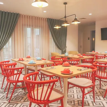 Mouraria Hotel 2*