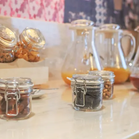 Готель Mouraria 2*